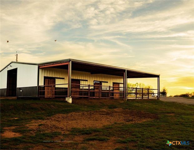 1260 County Road 361, La Vernia, TX 78121