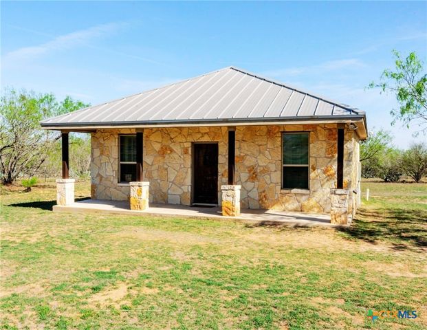 1260 County Road 361, La Vernia, TX 78121