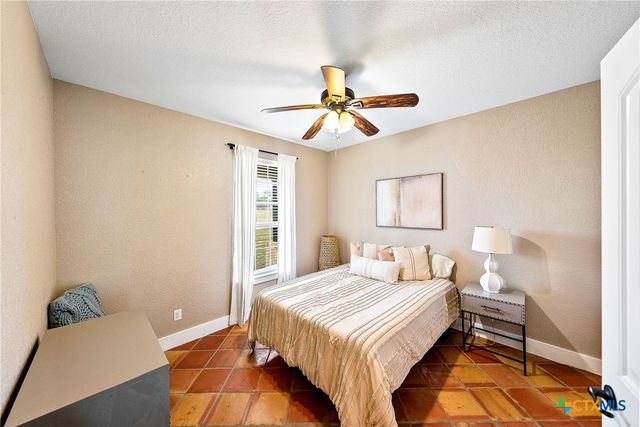 1260 County Road 361, La Vernia, TX 78121