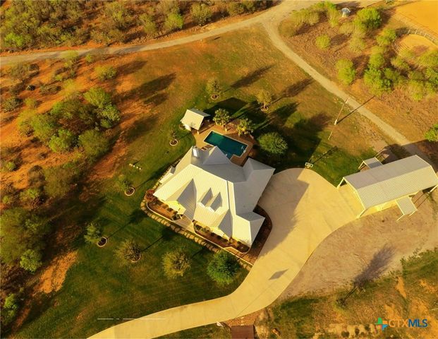 1260 County Road 361, La Vernia, TX 78121