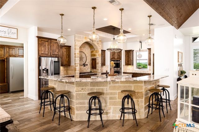 1260 County Road 361, La Vernia, TX 78121