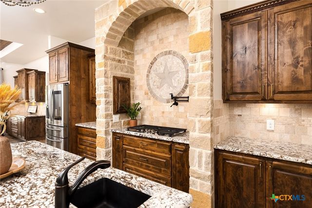 1260 County Road 361, La Vernia, TX 78121