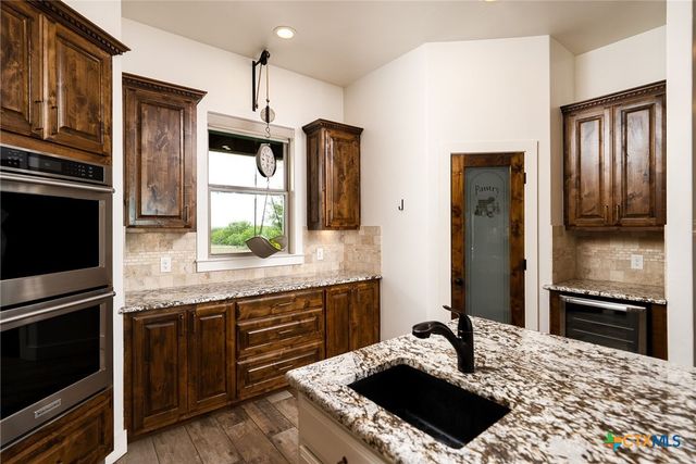 1260 County Road 361, La Vernia, TX 78121
