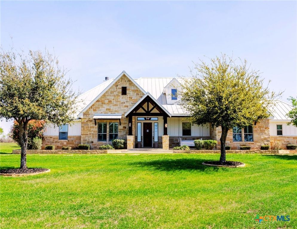 1260 County Road 361, La Vernia, TX 78121