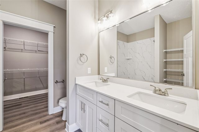 2323 N 8th Avenue E, Newton, IA 50208