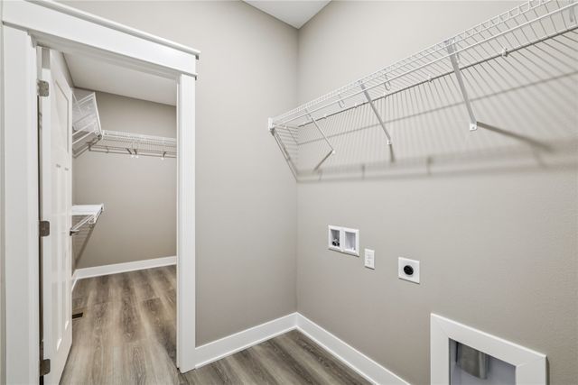 2323 N 8th Avenue E, Newton, IA 50208