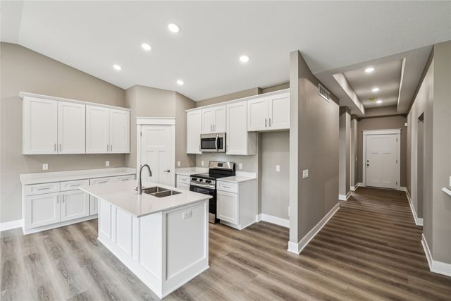 2323 N 8th Avenue E, Newton, IA 50208