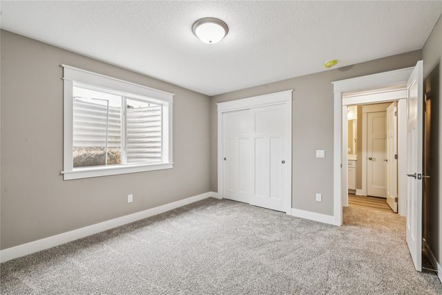 2323 N 8th Avenue E, Newton, IA 50208