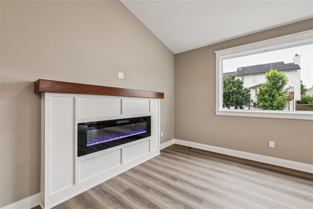 2323 N 8th Avenue E, Newton, IA 50208