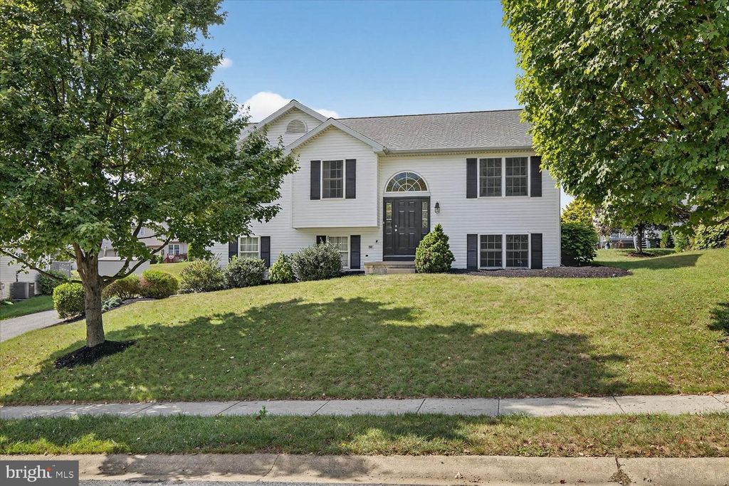 554 MALLARD DR, Manheim, PA 17545
