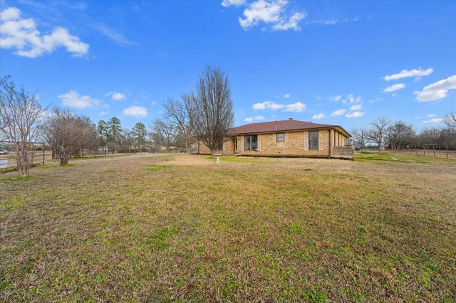 4633 Fm 36 N, Celeste, TX 75423