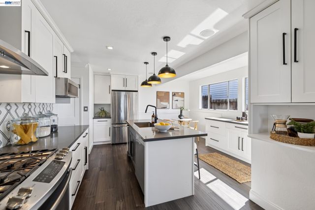 3009 BROADMOOR VIEW, Oakland, CA 94605