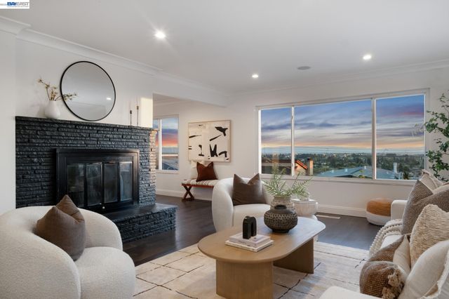 3009 BROADMOOR VIEW, Oakland, CA 94605