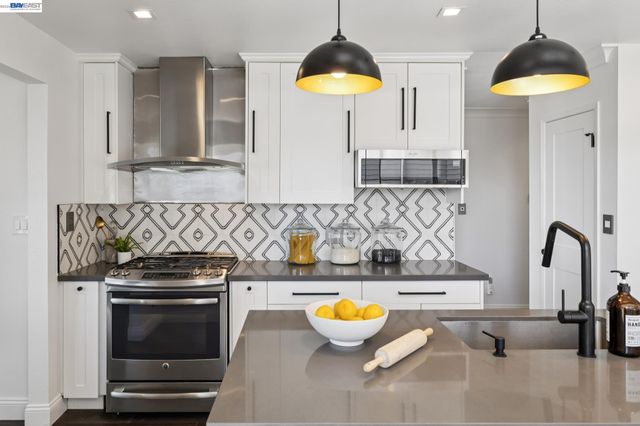 3009 BROADMOOR VIEW, Oakland, CA 94605