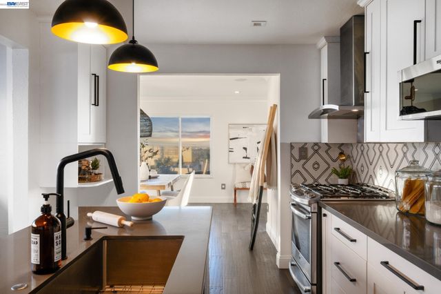 3009 BROADMOOR VIEW, Oakland, CA 94605