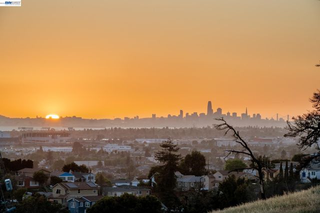 3009 BROADMOOR VIEW, Oakland, CA 94605