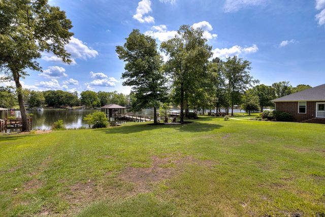152 Plantation Drive, Manning, SC 29102