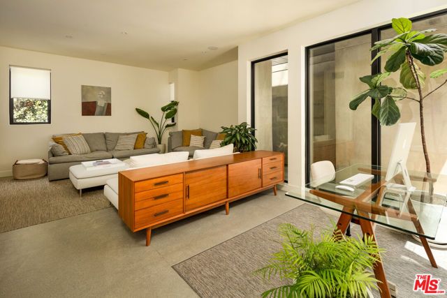 923 N Hilldale Avenue, West Hollywood, CA 90069
