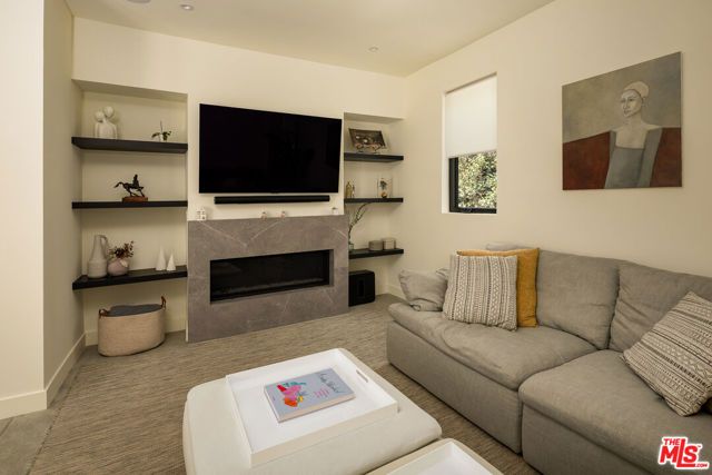 923 N Hilldale Avenue, West Hollywood, CA 90069