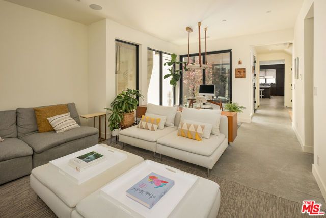 923 N Hilldale Avenue, West Hollywood, CA 90069