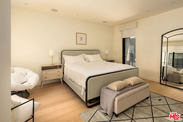 923 N Hilldale Avenue, West Hollywood, CA 90069