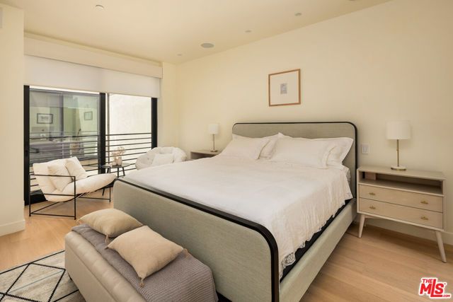 923 N Hilldale Avenue, West Hollywood, CA 90069