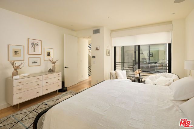 923 N Hilldale Avenue, West Hollywood, CA 90069