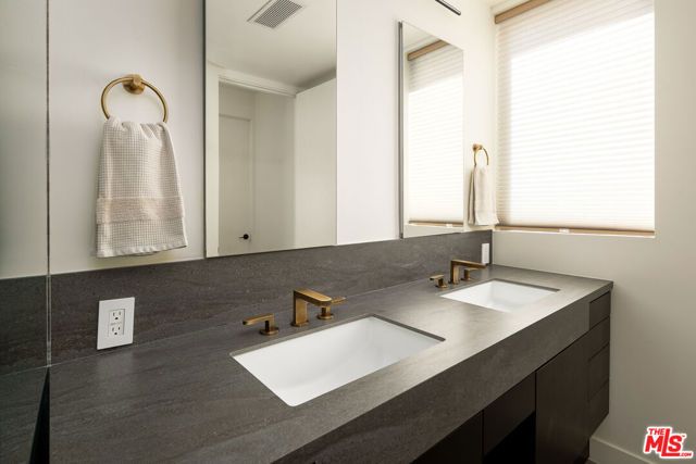 923 N Hilldale Avenue, West Hollywood, CA 90069