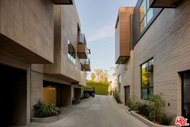 923 N Hilldale Avenue, West Hollywood, CA 90069