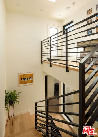 923 N Hilldale Avenue, West Hollywood, CA 90069