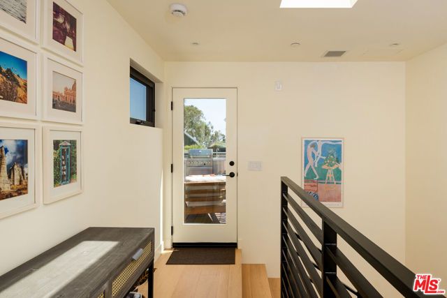 923 N Hilldale Avenue, West Hollywood, CA 90069