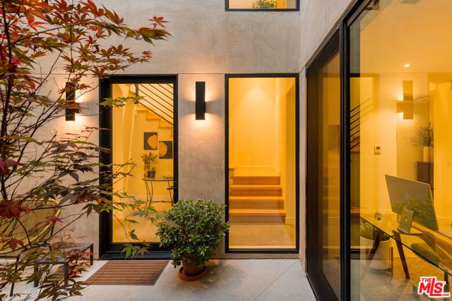 923 N Hilldale Avenue, West Hollywood, CA 90069