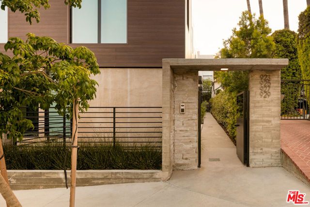 923 N Hilldale Avenue, West Hollywood, CA 90069