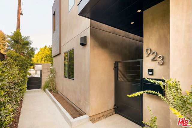 923 N Hilldale Avenue, West Hollywood, CA 90069