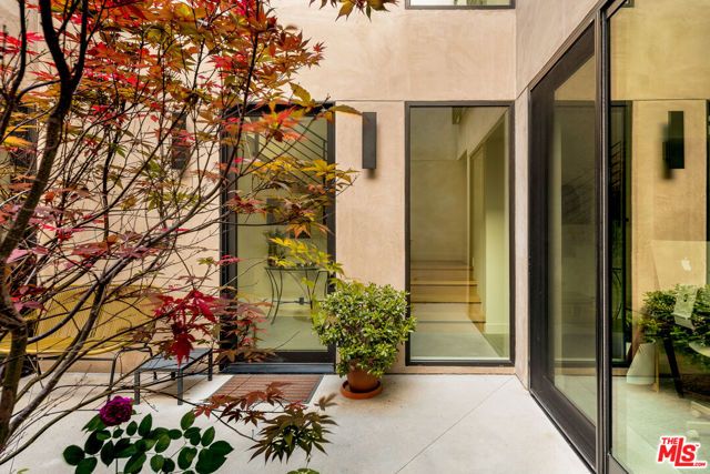 923 N Hilldale Avenue, West Hollywood, CA 90069