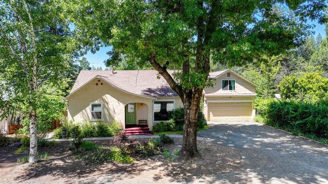 10524 Alta St, Grass Valley, CA 95945