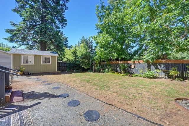 10524 Alta St, Grass Valley, CA 95945