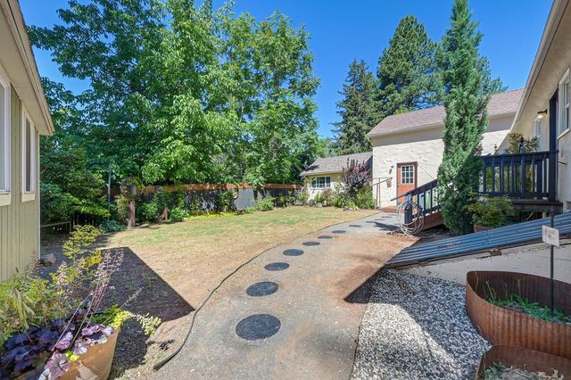 10524 Alta St, Grass Valley, CA 95945