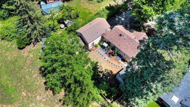 10524 Alta St, Grass Valley, CA 95945