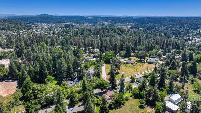 10524 Alta St, Grass Valley, CA 95945
