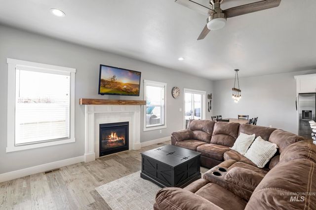 1393 Golden Pheasant Dr, Twin Falls, ID 83301