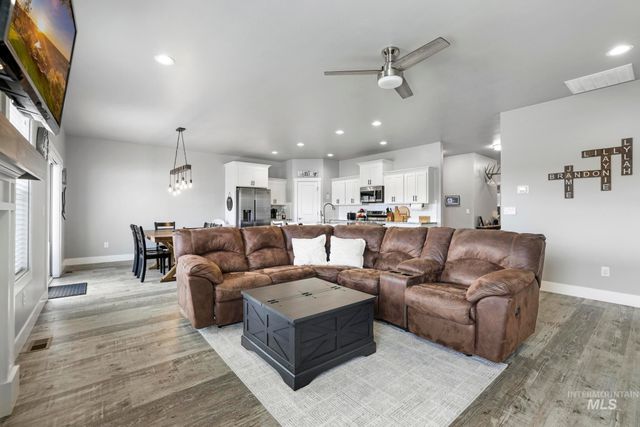 1393 Golden Pheasant Dr, Twin Falls, ID 83301