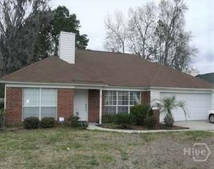 2 St Ives Dr, Savannah, GA 31419