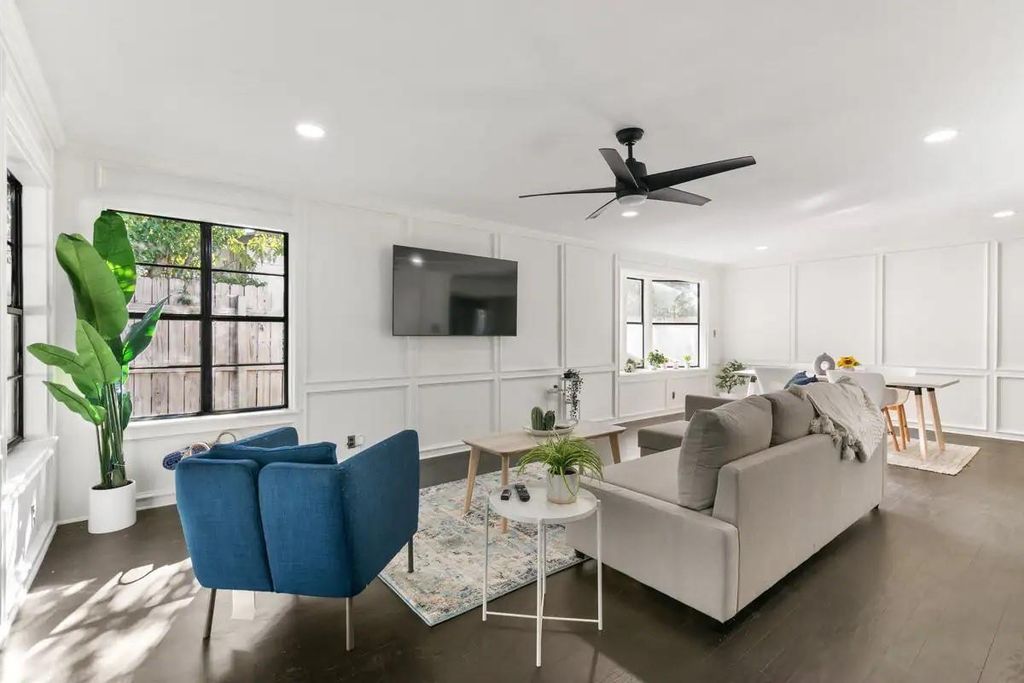7009 Whispering Oaks DR, Austin, TX 78745