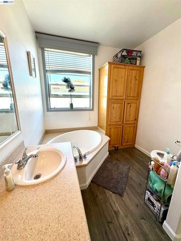 1225 Vienna Dr, Sunnyvale, CA 94089