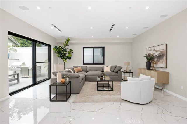 1071 E Providencia, Burbank, CA 91501