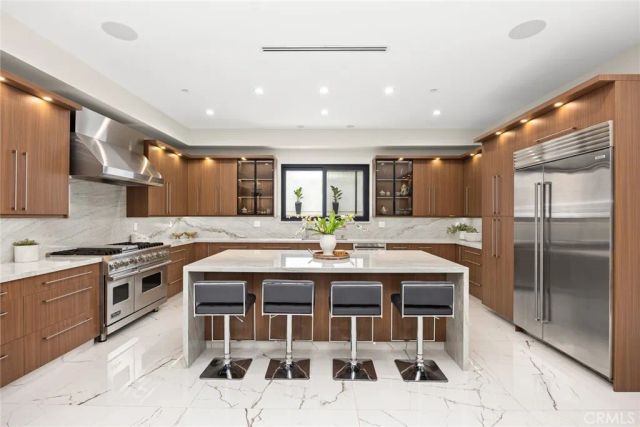 1071 E Providencia, Burbank, CA 91501