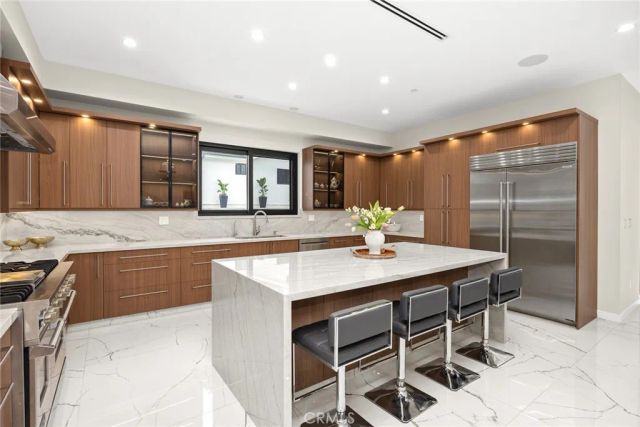 1071 E Providencia, Burbank, CA 91501