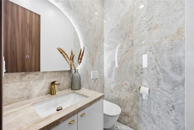 1071 E Providencia, Burbank, CA 91501