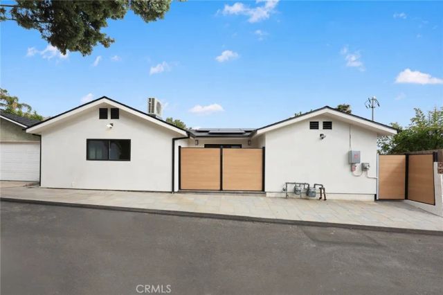 1071 E Providencia, Burbank, CA 91501